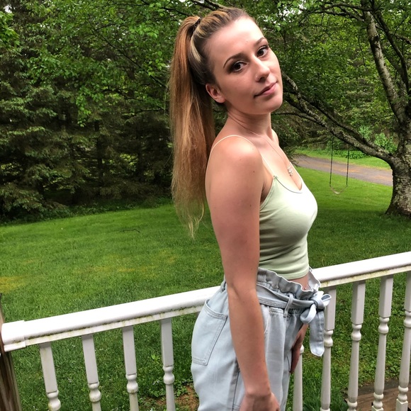 Meet your Posher, Adelena - Picture 1 of 1